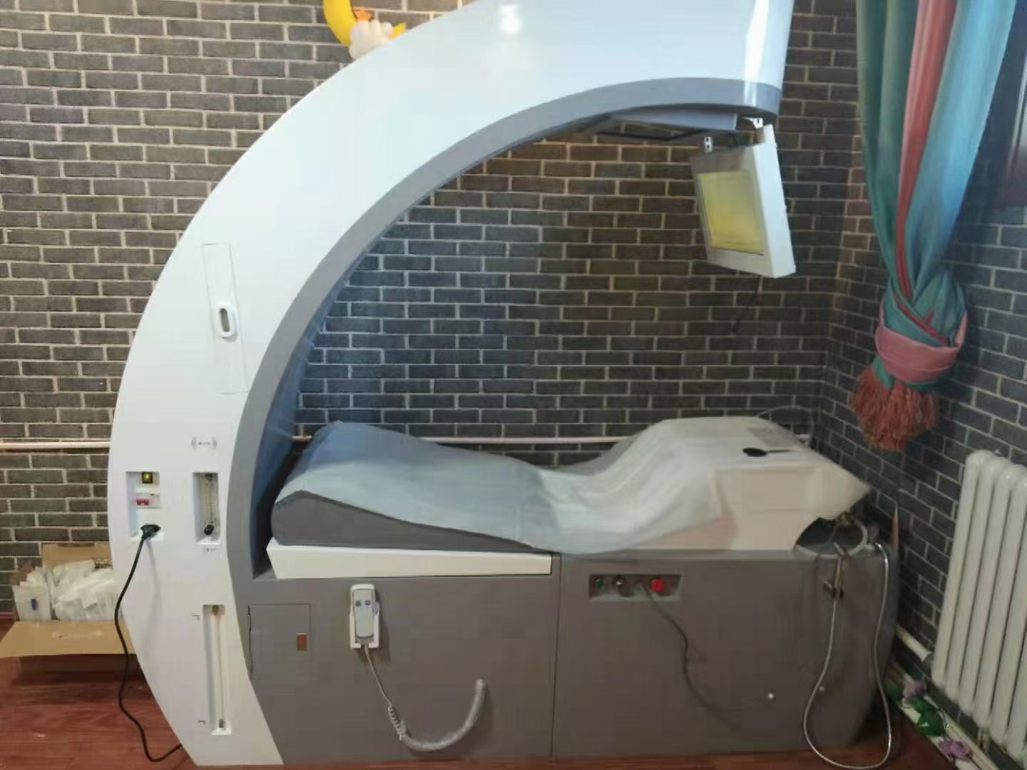 Modernes MAIKONG Colon Wash Machine Gerät in professioneller Klinikumgebung