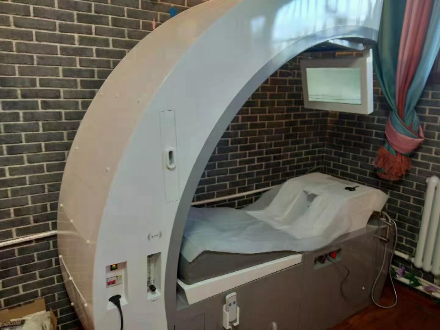 Modernes MAIKONG Colon Wash Machine Gerät in professioneller Klinikumgebung