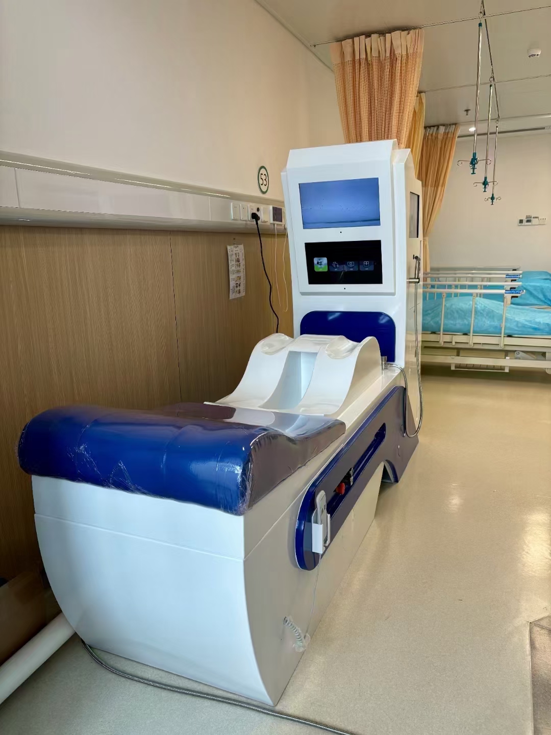 Side-by-side comparison of open and closed colon hydrotherapy systems in clinic setting