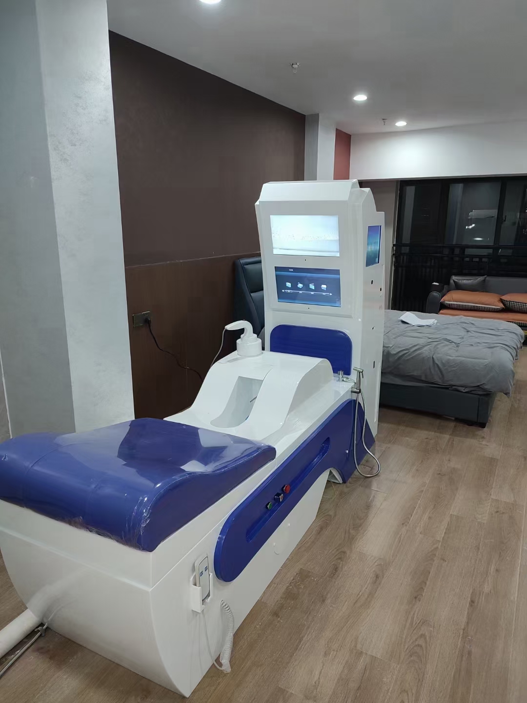 Herrmann Colon Hydrotherapy Machine professionelles Gerät in modernem Behandlungsraum