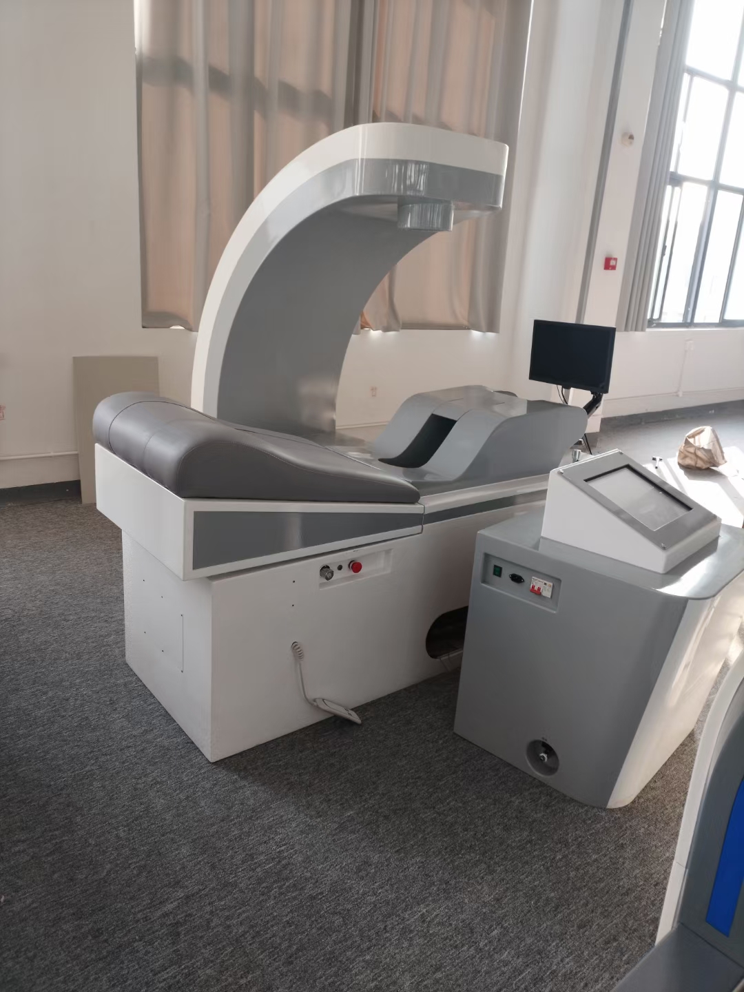 Modernes closed system colon hydrotherapy machine in einer deutschen Wellnessklinik
