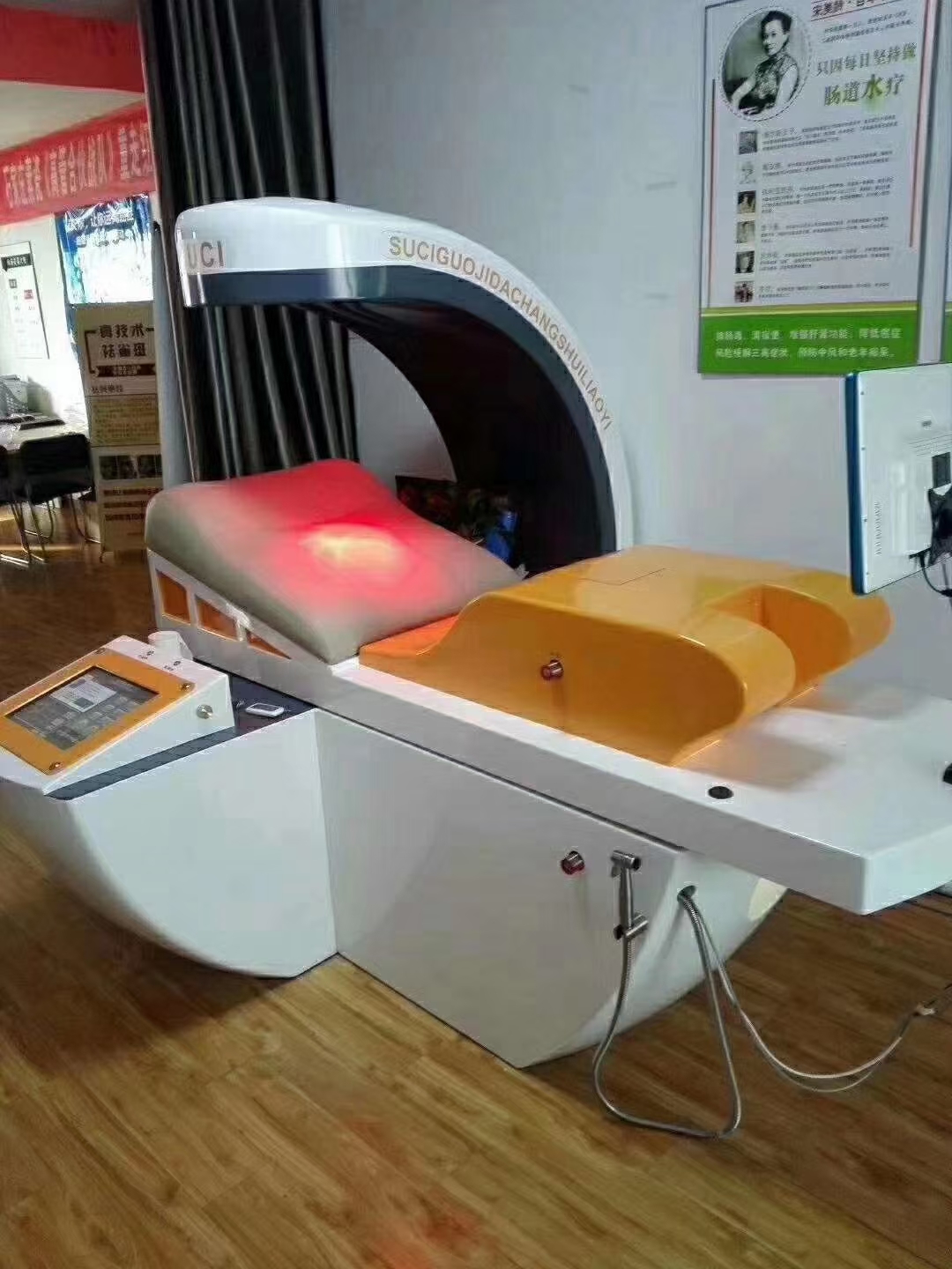 Dotolo Colon Hydrotherapy Machine in professioneller Klinikumgebung mit modernster Ausstattung
