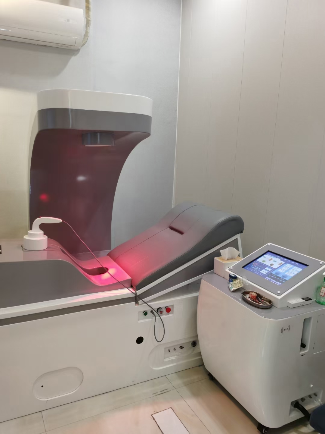 Moderne Anti-Aging Klinik mit High-Tech Colon-Hydrotherapie Equipment