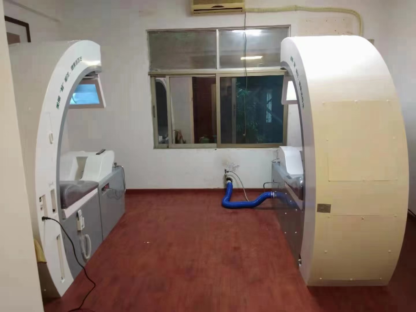 Moderne Colon-Hydrotherapie-Behandlung in deutschem Wellness-Center