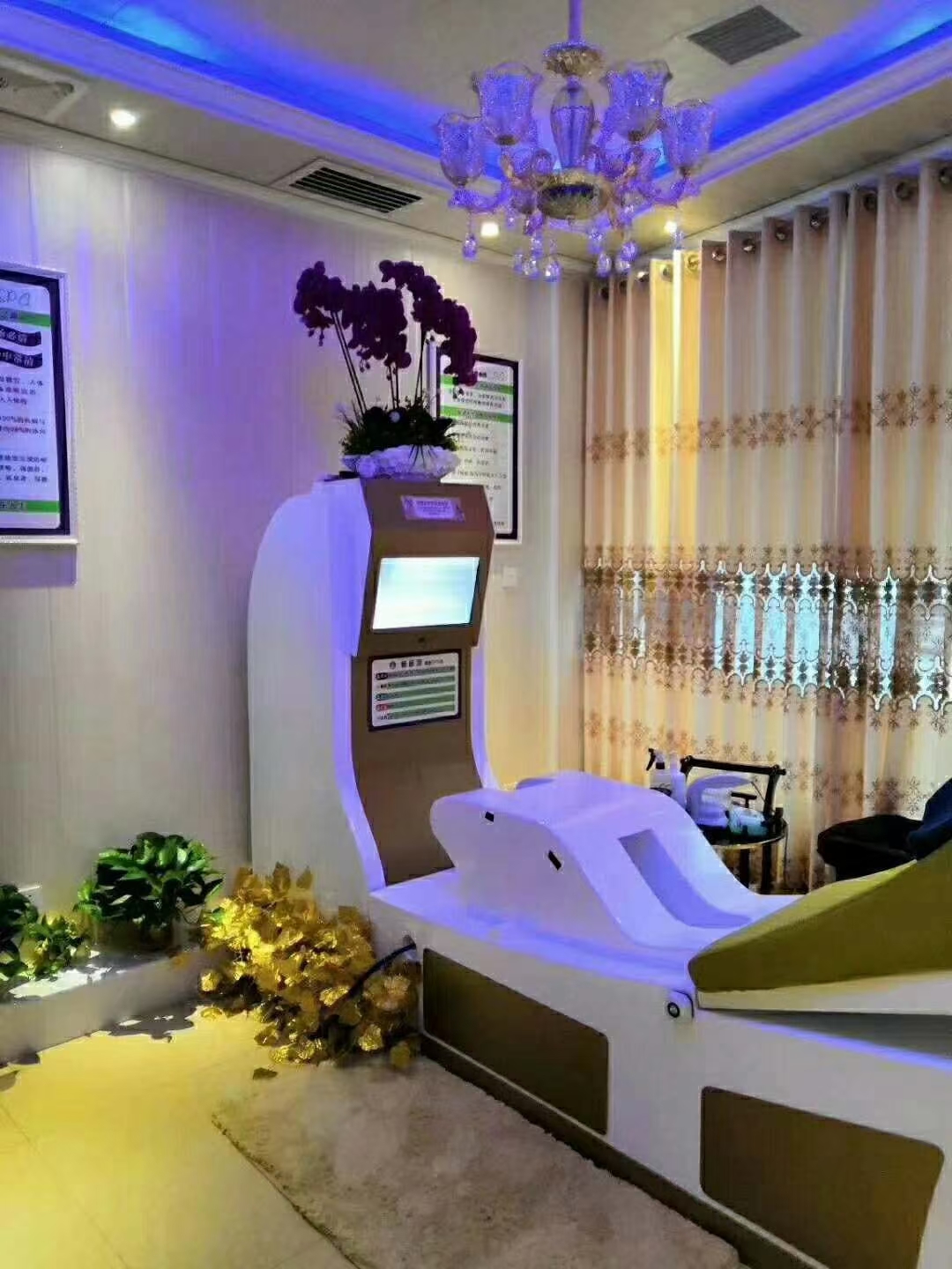Modernes closed system colon hydrotherapy machine in einer deutschen Wellnessklinik